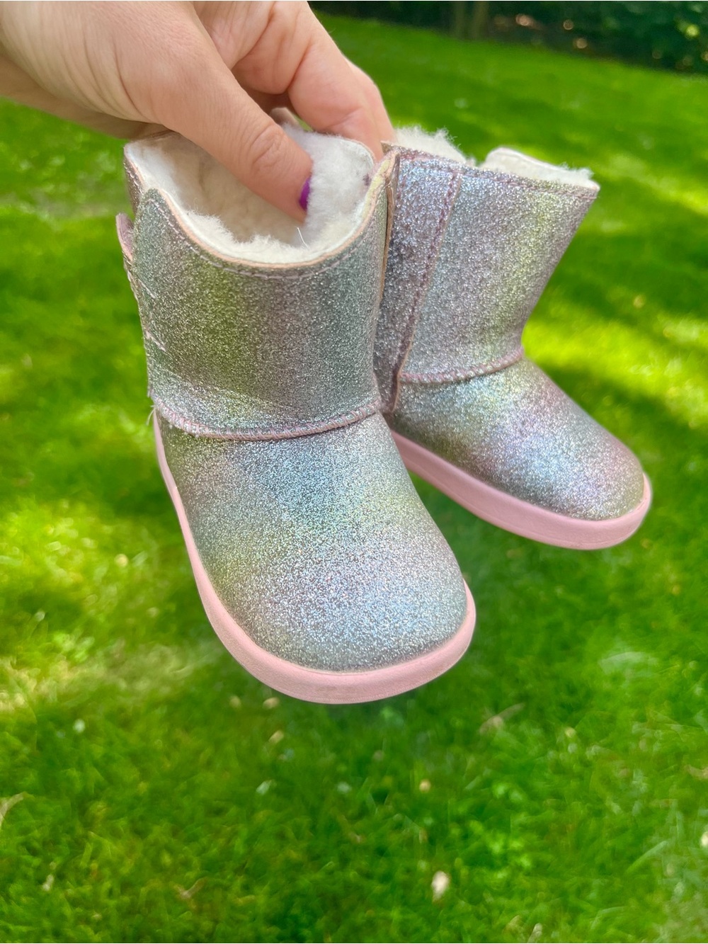 Baby Girl Size 4/5 UGG sparkly Iridescent Pink-Trim Kids Winter Boots (Worn 2x)